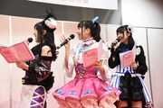 ピーポくんの登場に注目する（左から）森嶋優花、林鼓子、厚木那奈美。