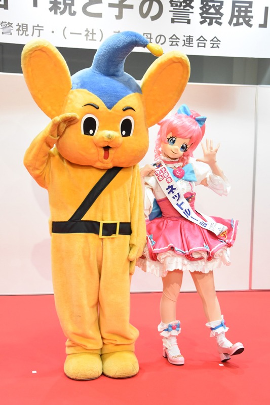 左からピーポくん、みらい。