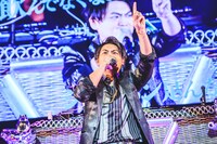 伊弉冉一二三役の木島隆一。（撮影：粂井健太）