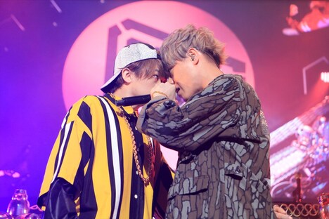 左から山田三郎役の天崎滉平、毒島メイソン理鶯役の神尾晋一郎。（撮影：粂井健太）