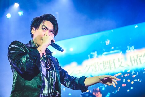 伊弉冉一二三役の木島隆一。（撮影：粂井健太）