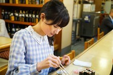 武田梨奈演じるワカコ。 (c)2019「ワカコ酒 4」製作委員会