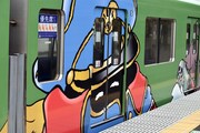 松本零士デザインのラッピング電車。