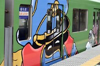 松本零士デザインのラッピング電車。