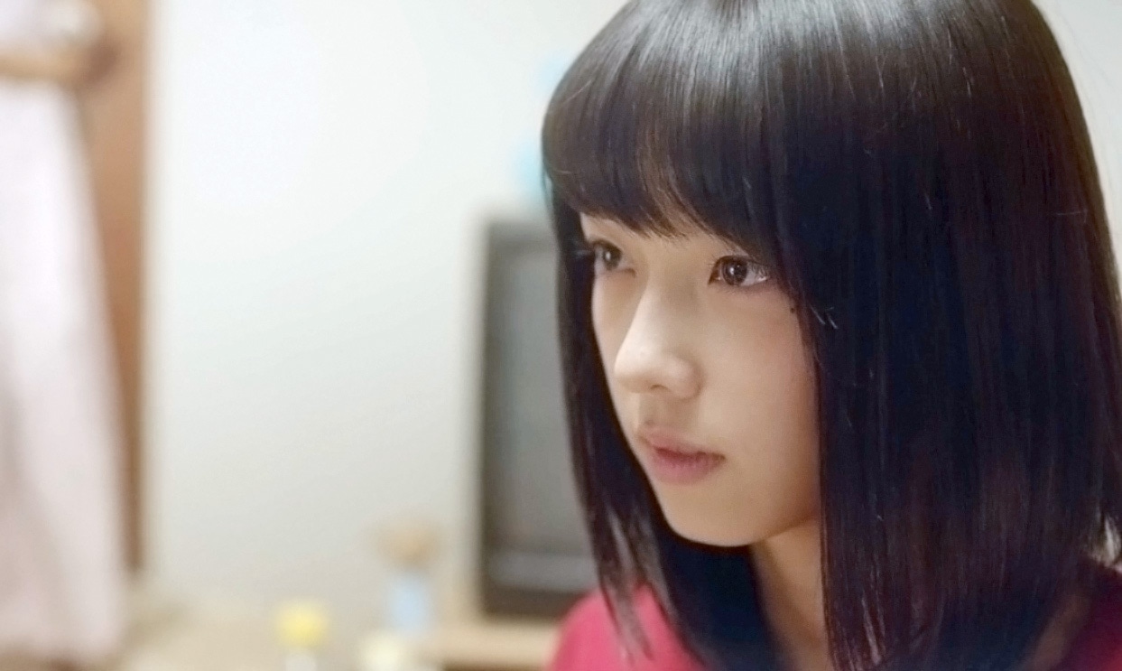 加藤小夏扮する麻生藍子。(c)桂正和／集英社・スカパー！