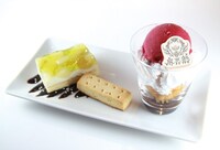 「最高に破天荒なケーキとアイスのスイーツプレート」