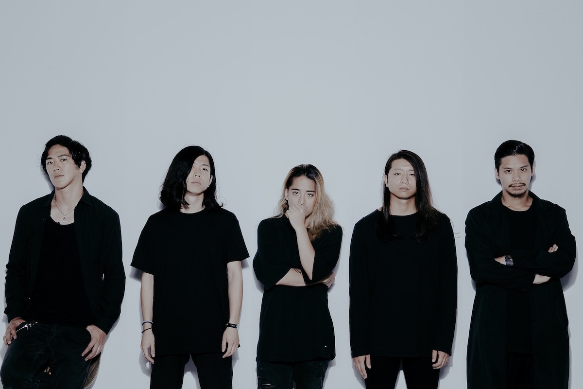 Survive Said The Prophet。写真中央がYosh。