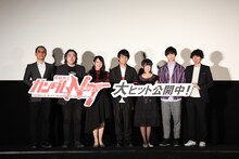 劇場アニメ「機動戦士ガンダムNT（ナラティブ）」の初日舞台挨拶の様子。左から吉沢俊一監督、脚本の福井晴敏、村中知、榎木淳弥、松浦愛弓、梅原裕一郎、小形尚弘プロデューサー。