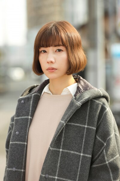 本橋えみ役の仲里依紗。