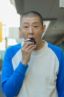 マサカネ役の荒川良々。