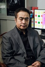 ミスジ役の松尾スズキ。