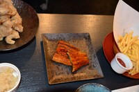 超人オリンピックのガソリンプールで焼けてしまったウナギマンをイメージしたウナギのカバ焼き。