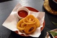 ステカセキングのヘッドホンをイメージしたオニオンリング。