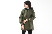 アーチャーモデルのアウター着用例。