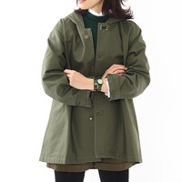 アーチャーモデルのアウター着用例。