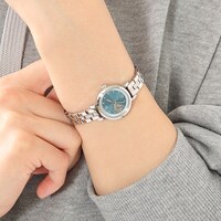 ガウェインモデルの腕時計使用例。