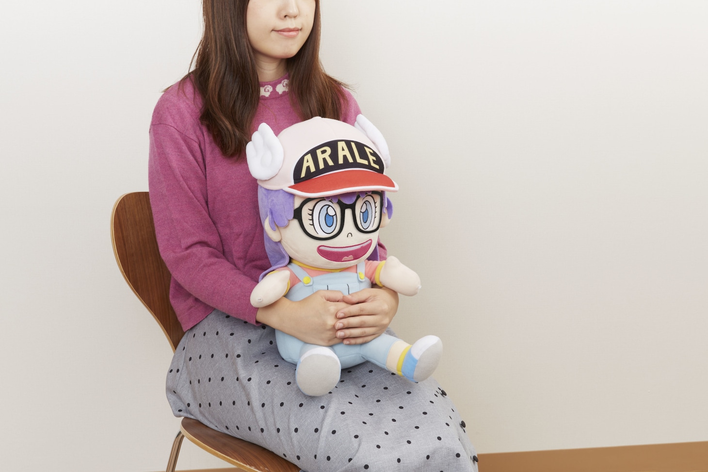 「PCクッション Dr.スランプ アラレちゃん」クッションのみの使用イメージ。