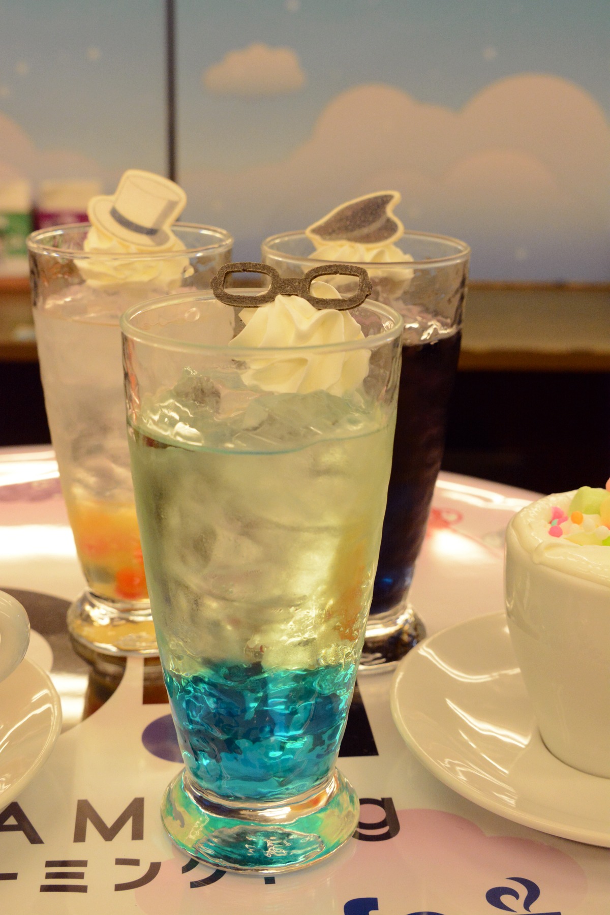 手前が「望月悠馬バースデードリンク」。