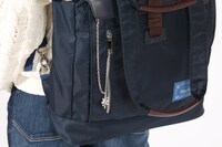 グレイモデルのバッグ。