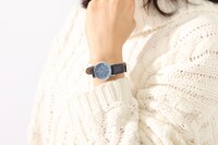 グレイモデルの腕時計使用例。