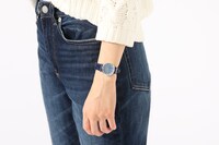 グレイモデルの腕時計使用例。