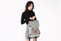 エルザモデルのバッグ使用例。