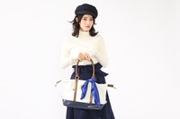 ルーシィモデルのバッグ使用例。