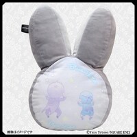 裏返した「ビターラビット クッション」。セバスとシエルがしがみついている。