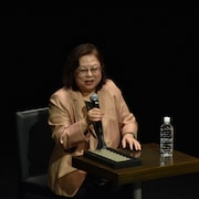 美内すずえ、「ガラスの仮面」にケータイが登場した理由や好きな喫茶店の条件語る