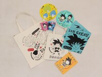 イフクカズヒコがデザインしたコラボグッズ。(c)バードスタジオ／集英社　(c)「2018  ドラゴンボール超」製作委員会