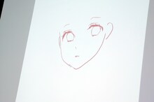 宮原るりがその場で律を描いていく。