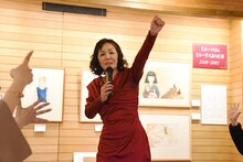 じゃんけん大会でグーを出す一条ゆかり。