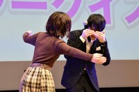 ジェスチャーゲームに司会を巻き込む洲崎綾。