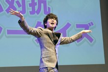 しおの靴下をもらって大喜びの太陽を表現する花江夏樹。