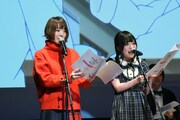 誓いの言葉を生アフレコする花澤香菜と久野美咲。