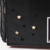 DRAMATIC STARSモデルのリュックに付属するフロントポーチ。