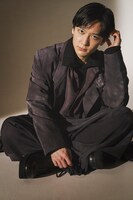 SPUR2月号より梅原裕一郎。(c)SPUR2月号/集英社 撮影/矢吹健己〈W〉