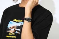 眼帯の喰種モデルの腕時計の使用イメージ。