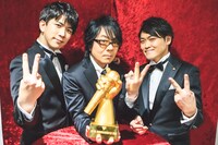 左から観音坂独歩役の伊東健人、神宮寺寂雷役の速水奨、伊弉冉一二三役の木島隆一。（撮影：粂井健太、井口拓也）