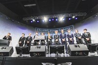 「第一回 韻踏闘技大會 優勝発表會」の様子。（撮影：粂井健太、井口拓也）