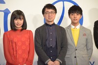 新作アニメ「天気の子」制作発表記者会見の様子。左から森七菜、新海誠監督、醍醐虎汰朗。