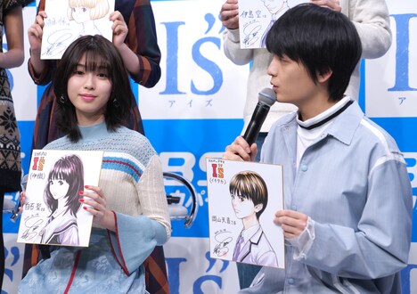 左から白石聖、岡山天音。