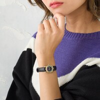 蜻蛉切モデルの腕時計の使用例。