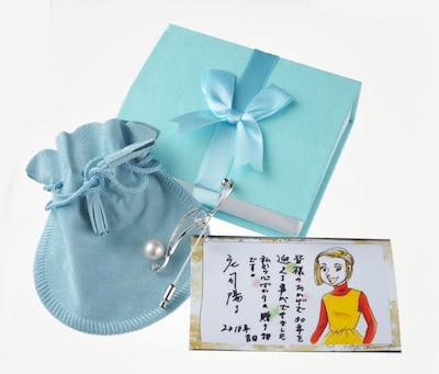 「真珠つきブローチ」