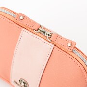 泉鏡花モデルのポーチ。