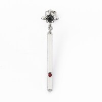 芥川龍之介モデルのイヤリング。