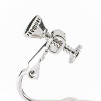 中島敦モデルのイヤリング。