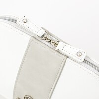 中島敦モデルのポーチ。