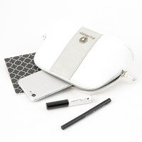 中島敦モデルのポーチ。