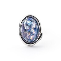 太宰治モデルのピアス。